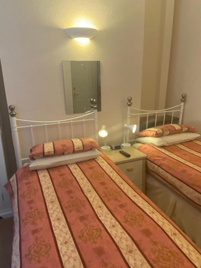 Landguard Lodge Guest House Shipley  Bilik gambar