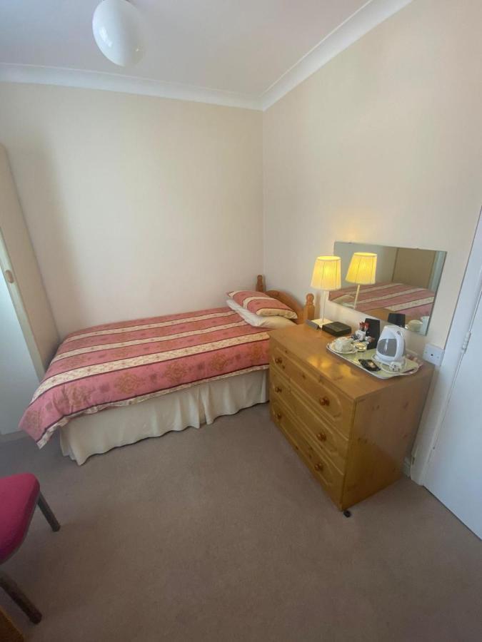 Landguard Lodge Guest House Shipley  Bilik gambar