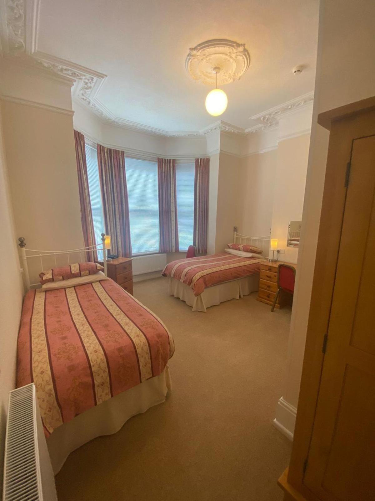 Landguard Lodge Guest House Shipley  Bilik gambar