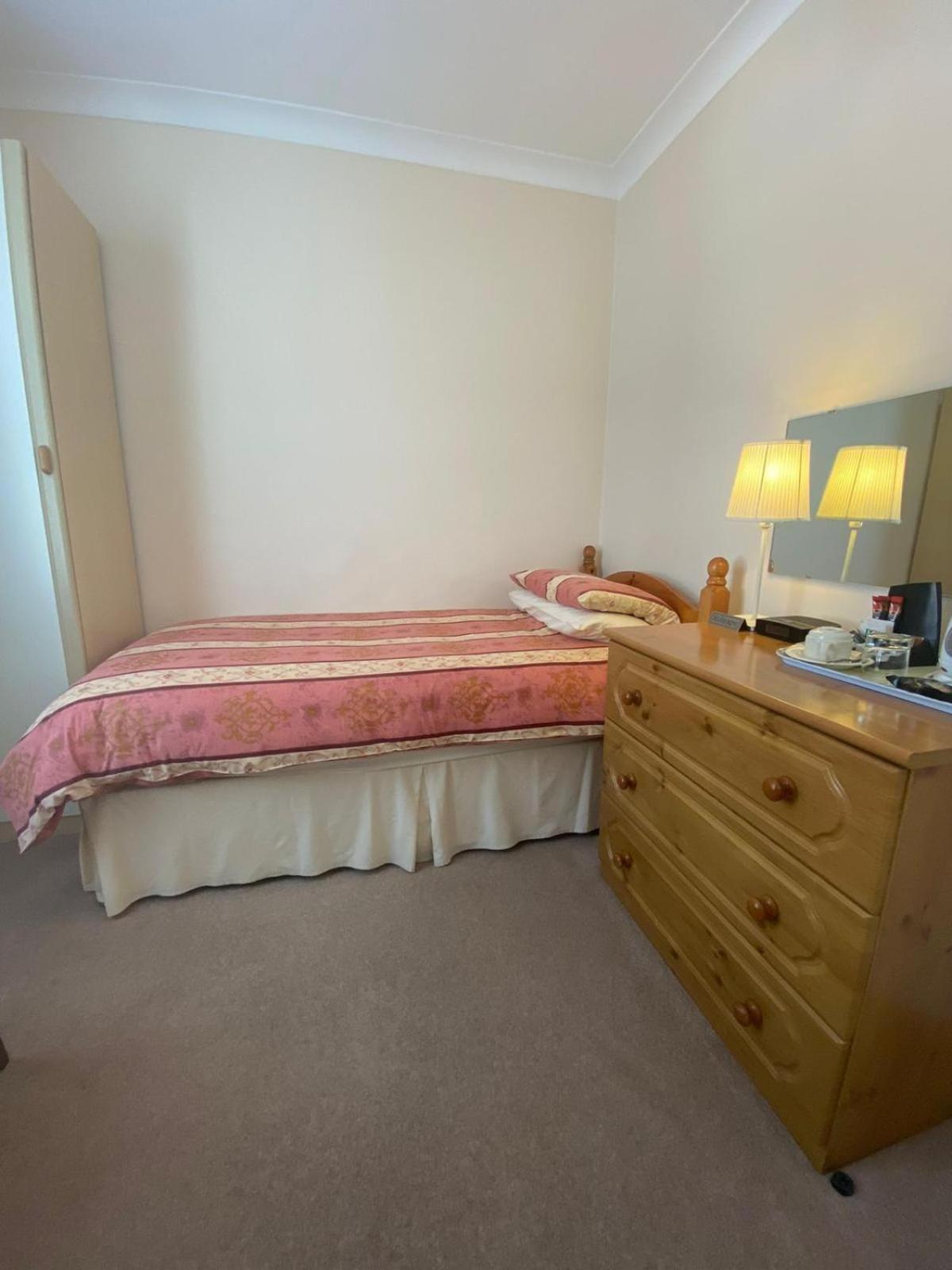 Landguard Lodge Guest House Shipley  Bilik gambar