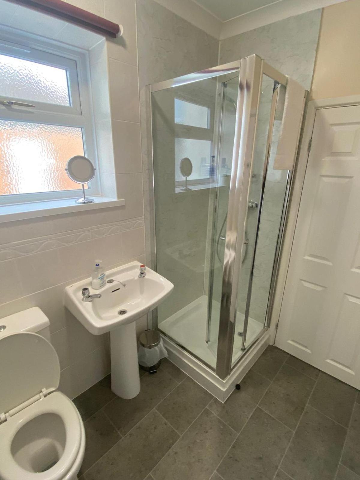 Landguard Lodge Guest House Shipley  Bilik gambar