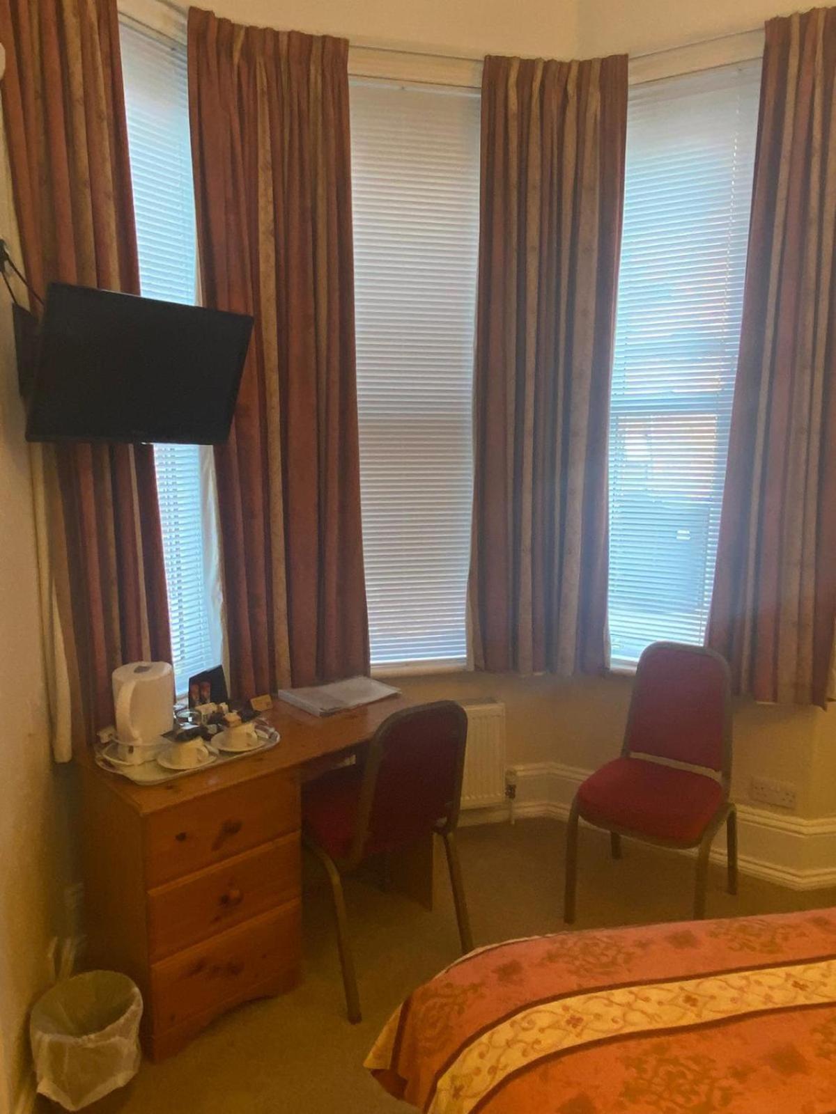 Landguard Lodge Guest House Shipley  Bilik gambar