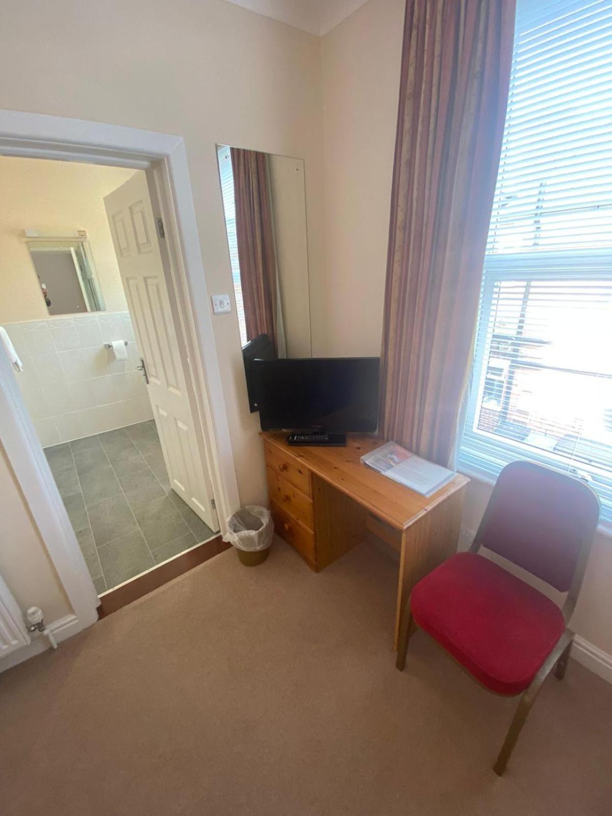 Landguard Lodge Guest House Shipley  Bilik gambar